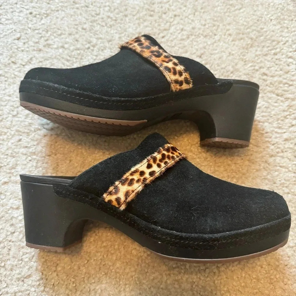Crocs Sarah Suede Clogs Womens Black animal‎ print Mule Slip Ons